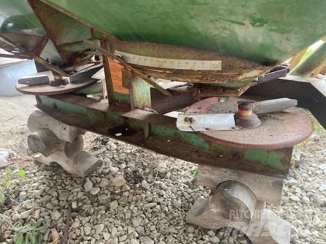 Amazone ZA-U 1500 معدات فرد المواد المعدنية