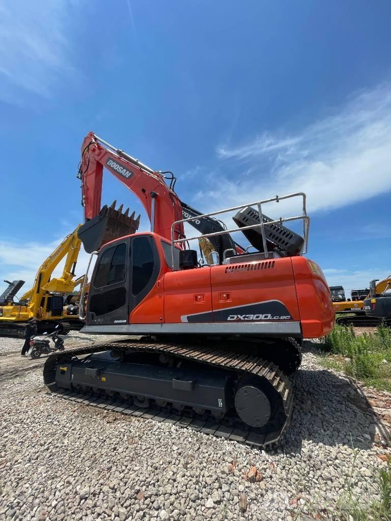 Doosan DX 300 LC حفارات زحافة