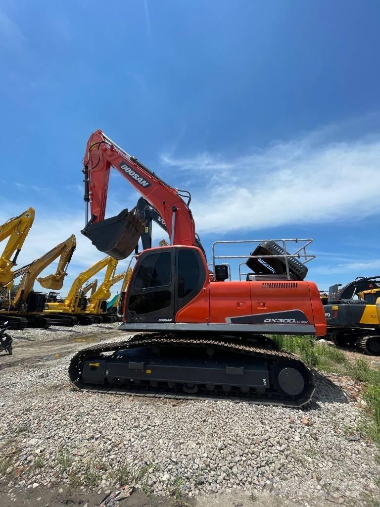 Doosan DX 300 LC حفارات زحافة