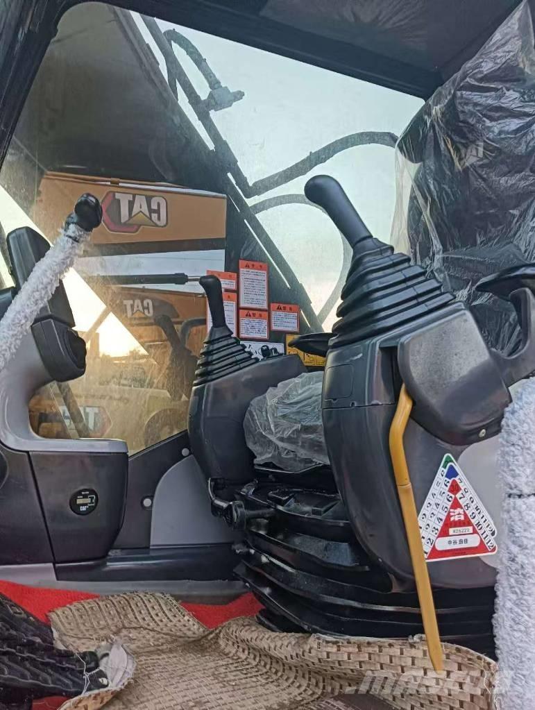 CAT 324 D L حفارات زحافة