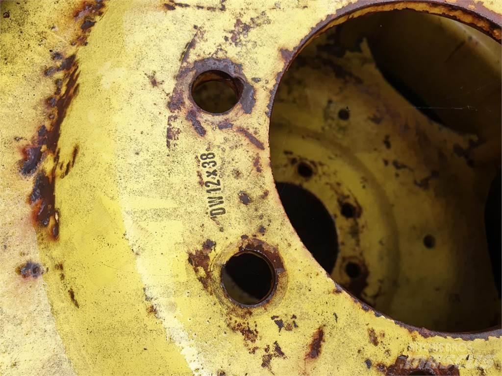Goodyear 136-38 x2 الإطارات والعجلات والحافات