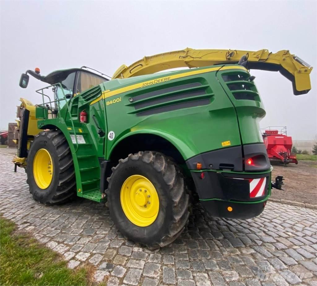 John Deere 8400i علافات ذاتية الدفع