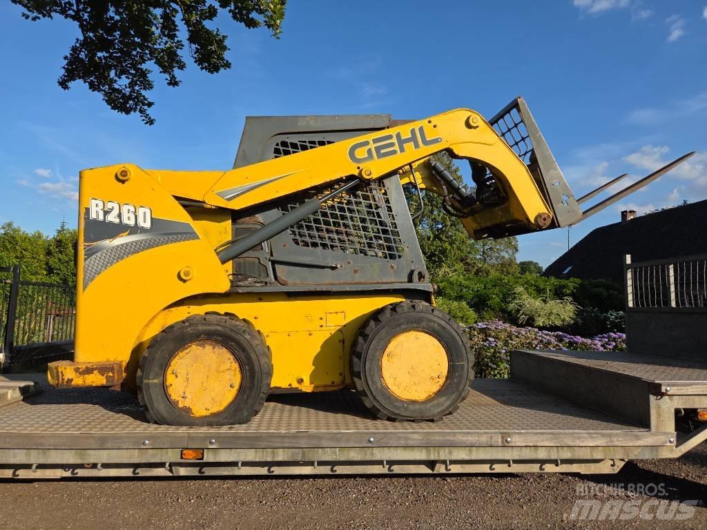 Gehl R 260 DEFECT!! لوادر انزلاقية التوجيه