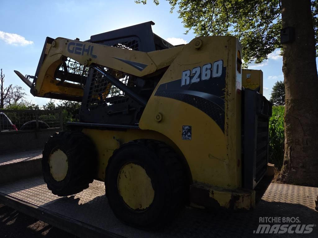 Gehl R 260 DEFECT!! لوادر انزلاقية التوجيه