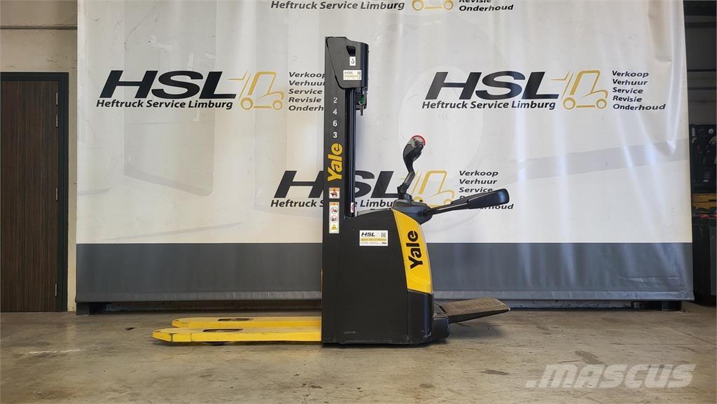 Yale MS12X شاحنات مناولة ذاتية الدفع