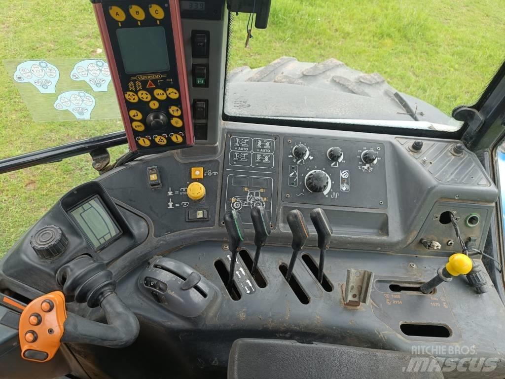 New Holland TM 190 الجرارات