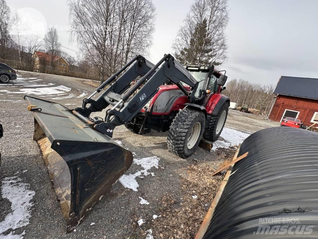 Valtra T 202 الجرارات