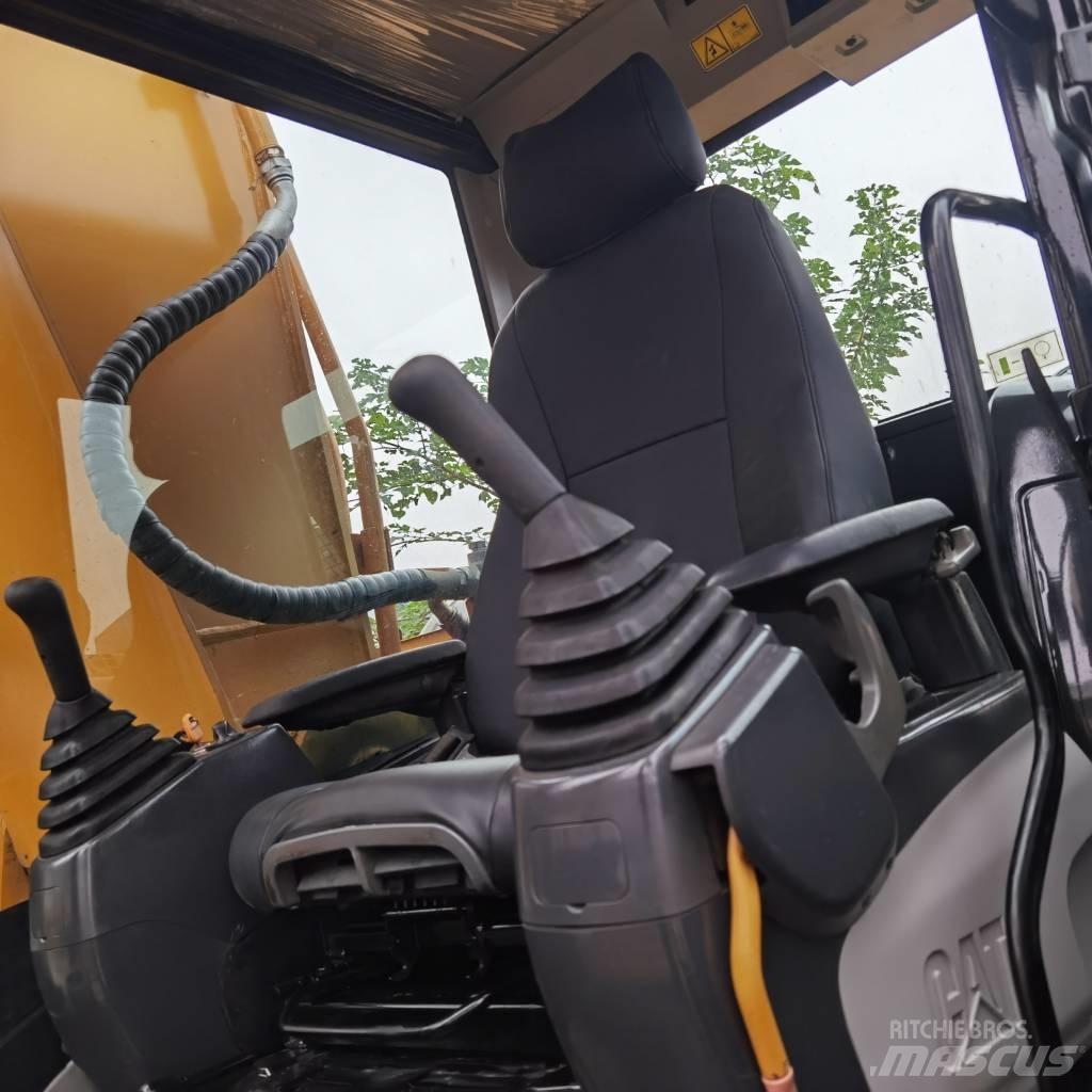 CAT 329 D حفارات زحافة