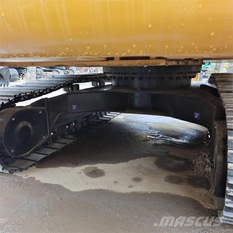 CAT 330 D حفارات زحافة