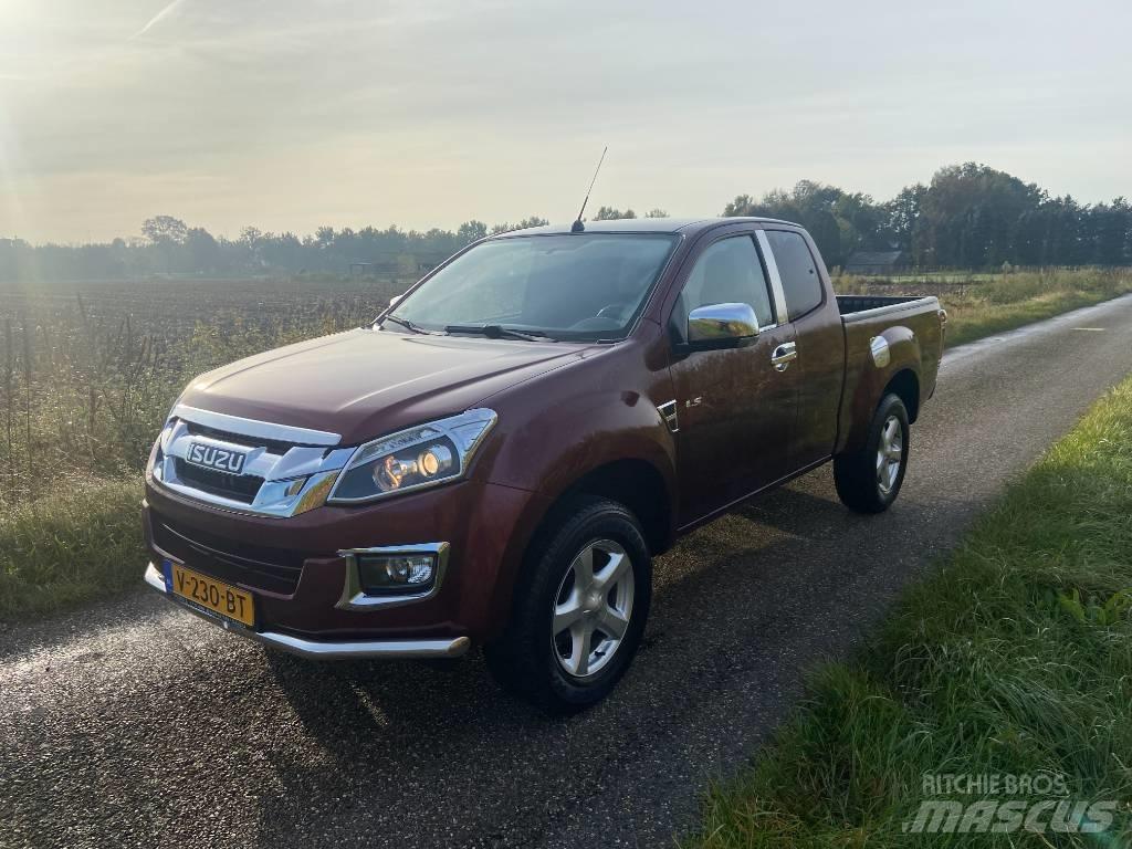 Isuzu D-MAX شاحنات خفيفة/مفصلية الجوانب