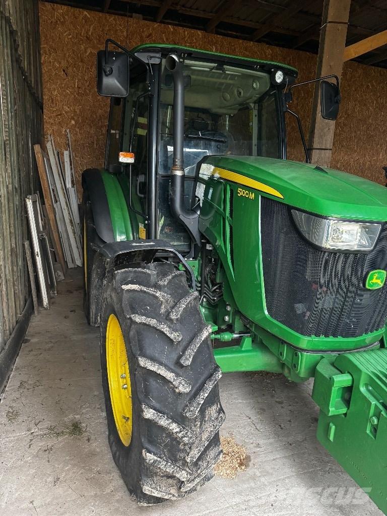 John Deere 5100 M الجرارات