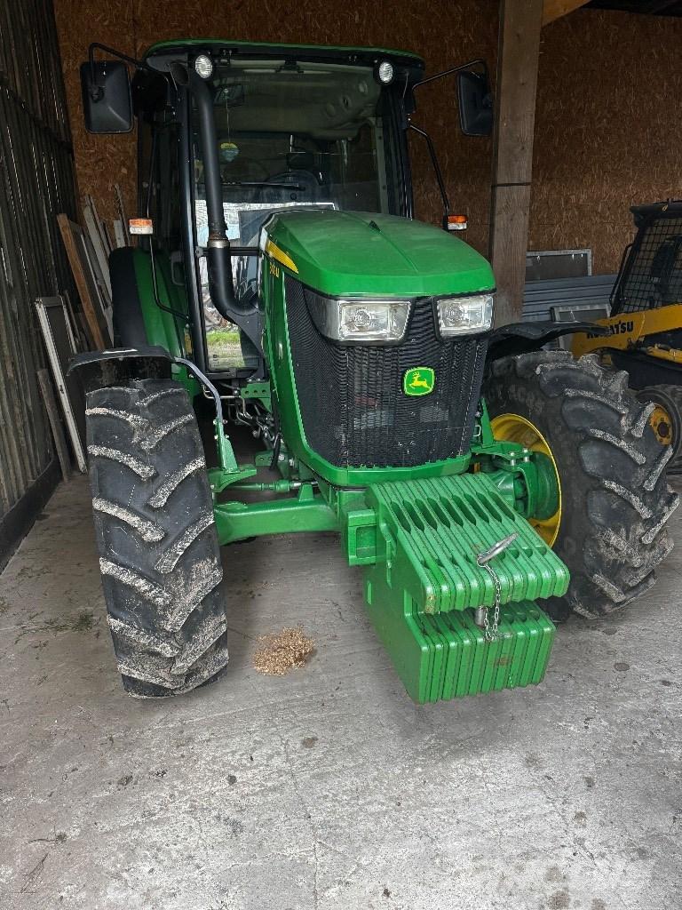 John Deere 5100 M الجرارات