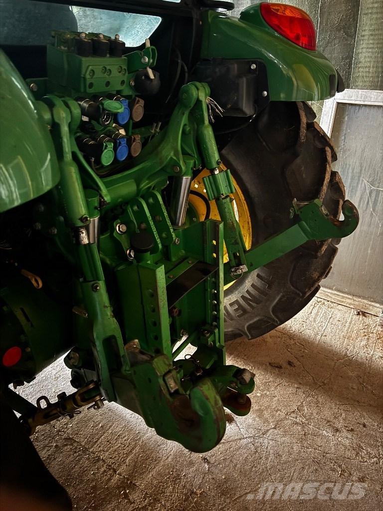 John Deere 5100 M الجرارات