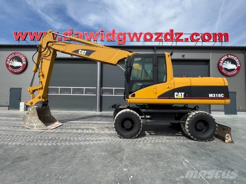 CAT M 318 C حفارات بعجل