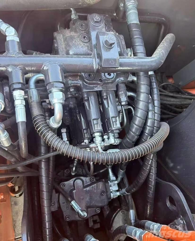 Hitachi 70 حفارات زحافة
