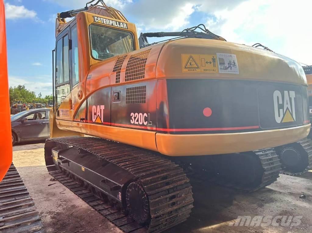 CAT 320 C حفارات زحافة