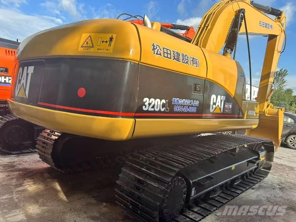 CAT 320 C حفارات زحافة