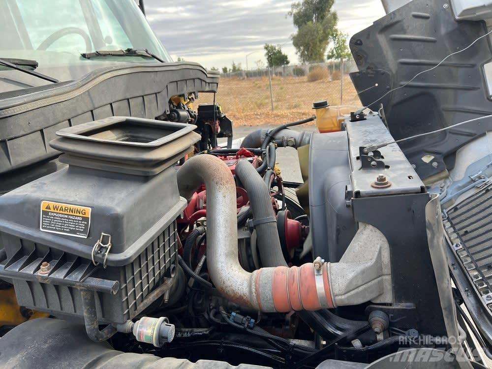 International 4300 شاحنات مسطحة/مفصلية الجوانب