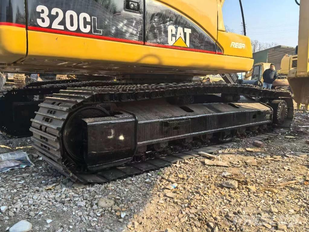CAT 320 C L حفارات زحافة