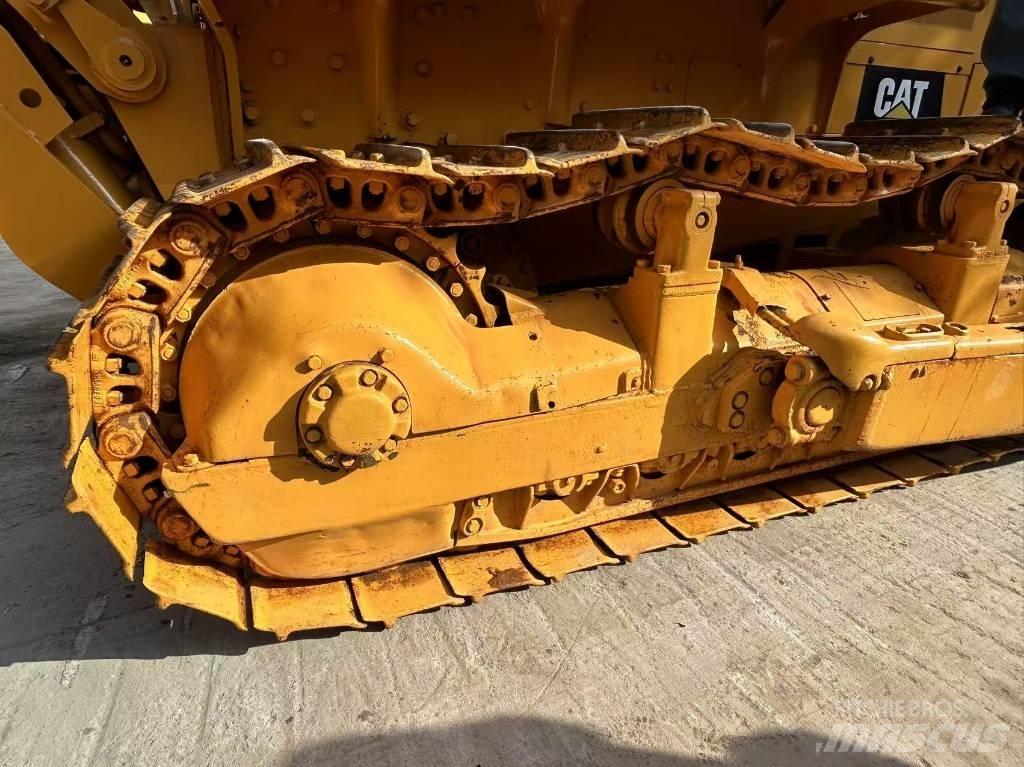 CAT D 7 G بلدوزرات مجنزرة