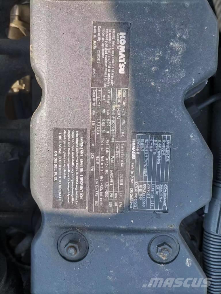 Komatsu PC 220-8 حفارات زحافة