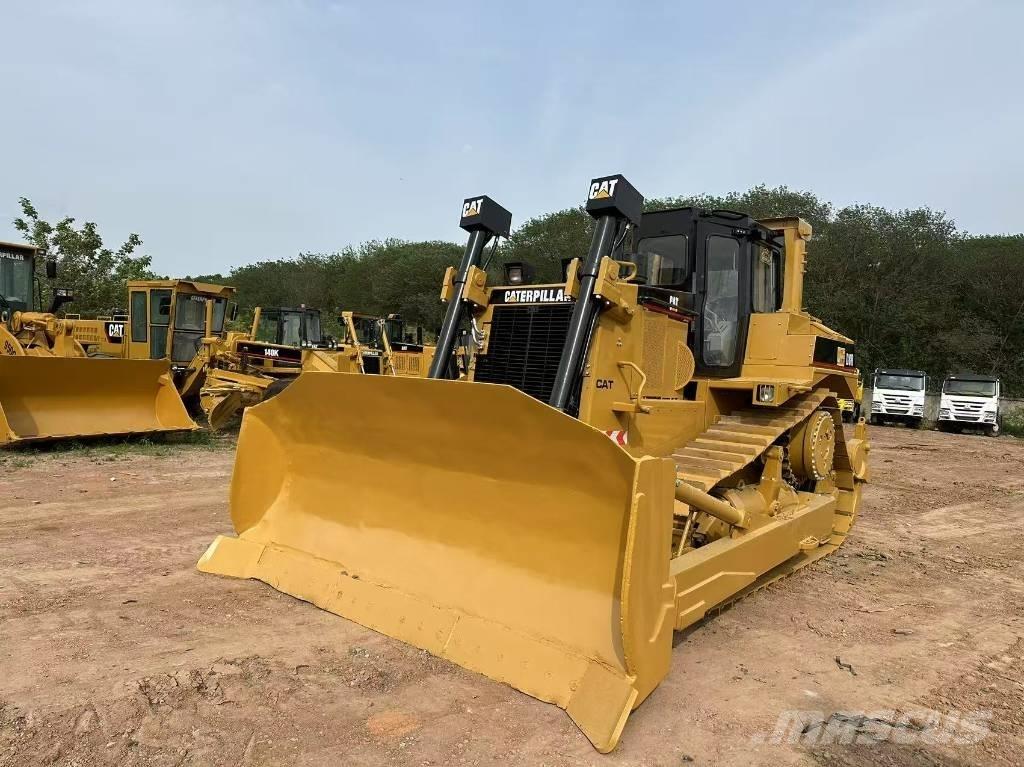 CAT D8R بلدوزرات مجنزرة