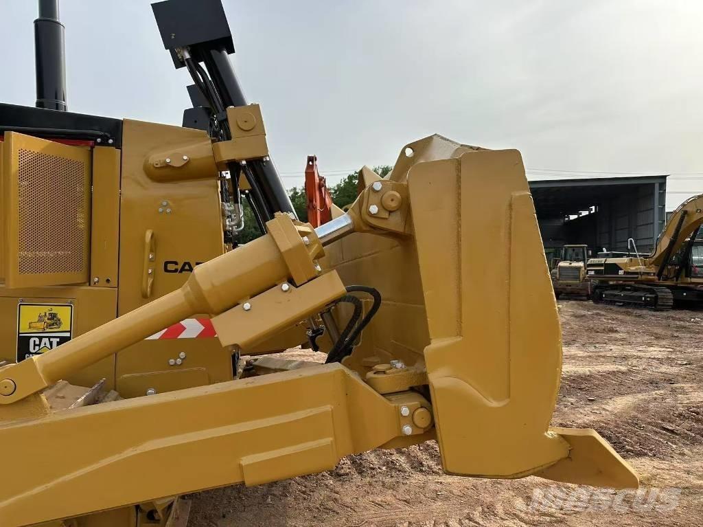 CAT D8R بلدوزرات مجنزرة