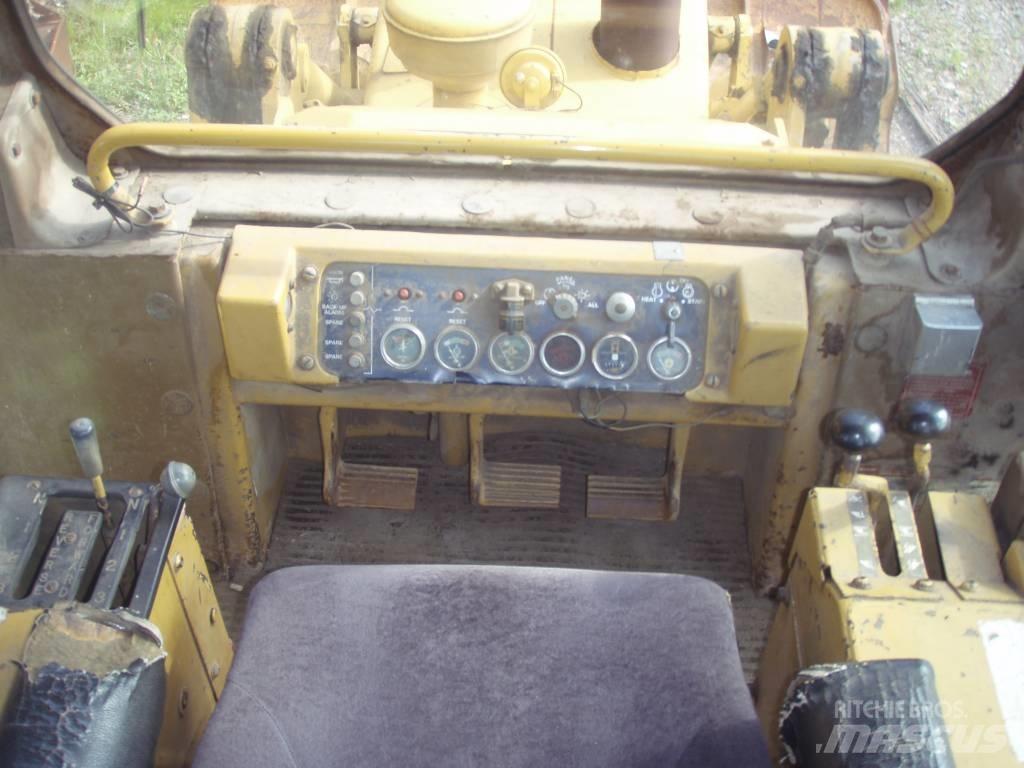 CAT 955 L لوادر زحافة