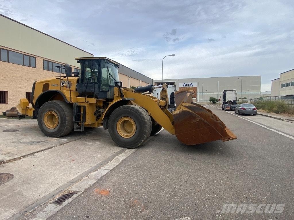 CAT 972 M لوادر بعجل