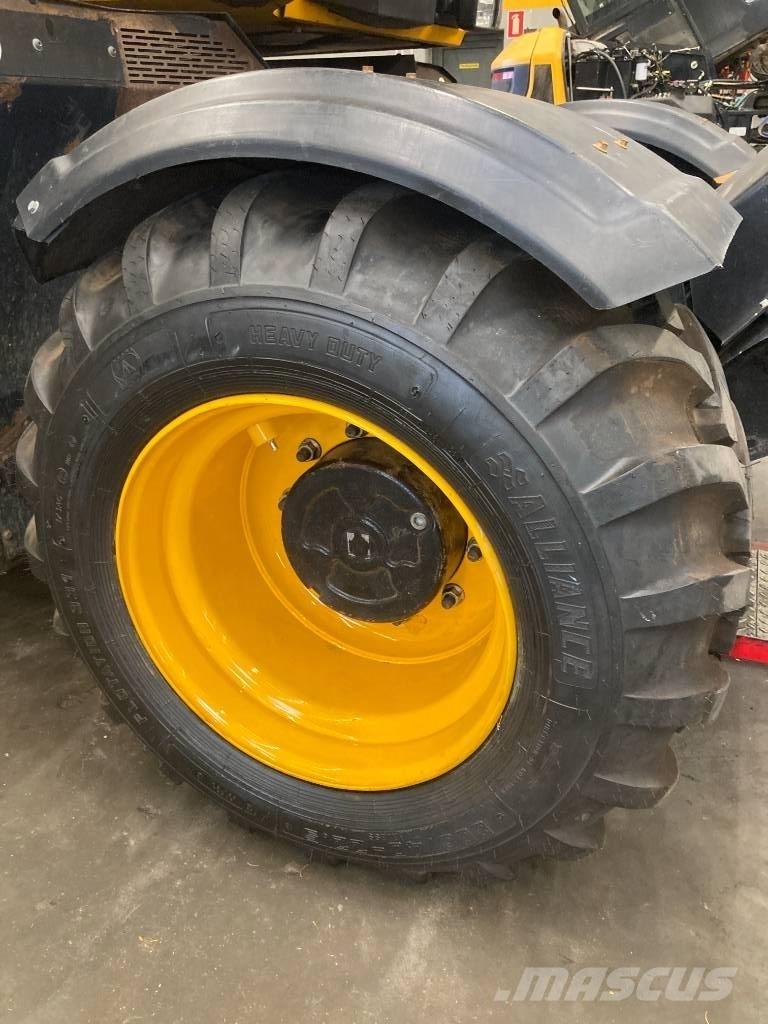 JCB Hydradig HD110W حفارات بعجل