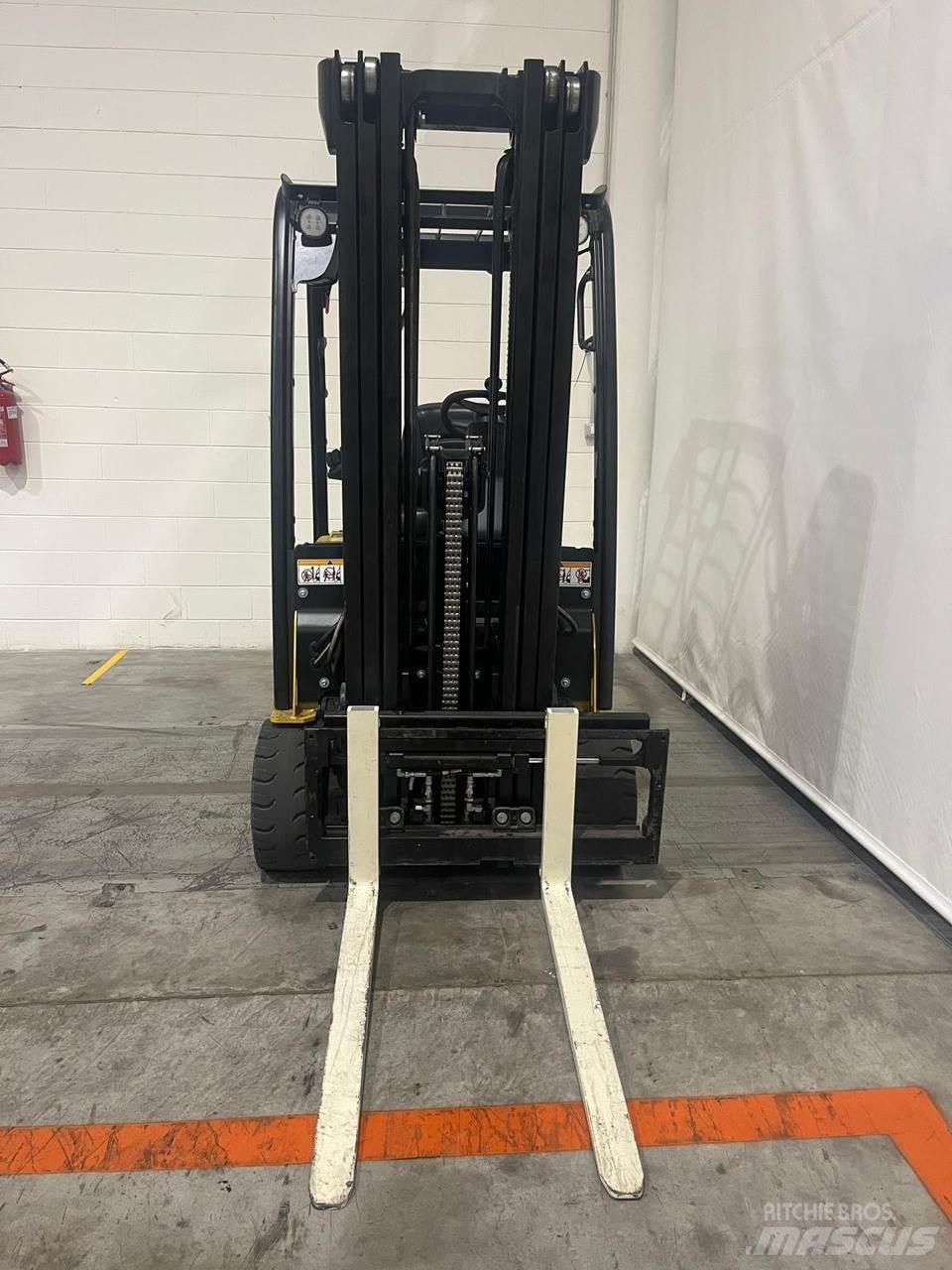 Yale ERP18VT شاحنات ذات رافعات شوكية تعمل بالكهرباء