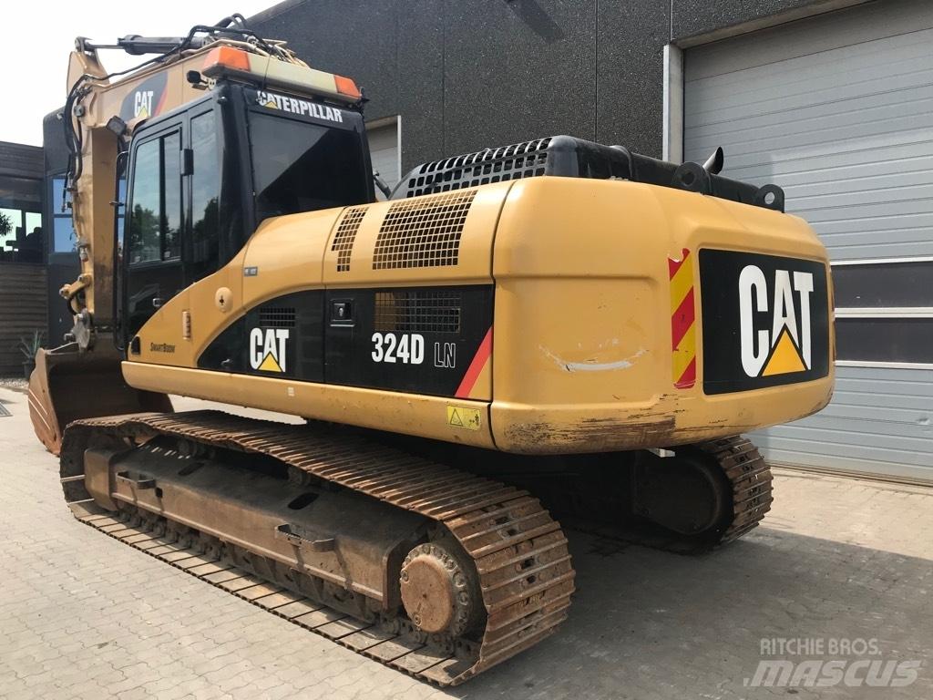 CAT 324D حفارات زحافة