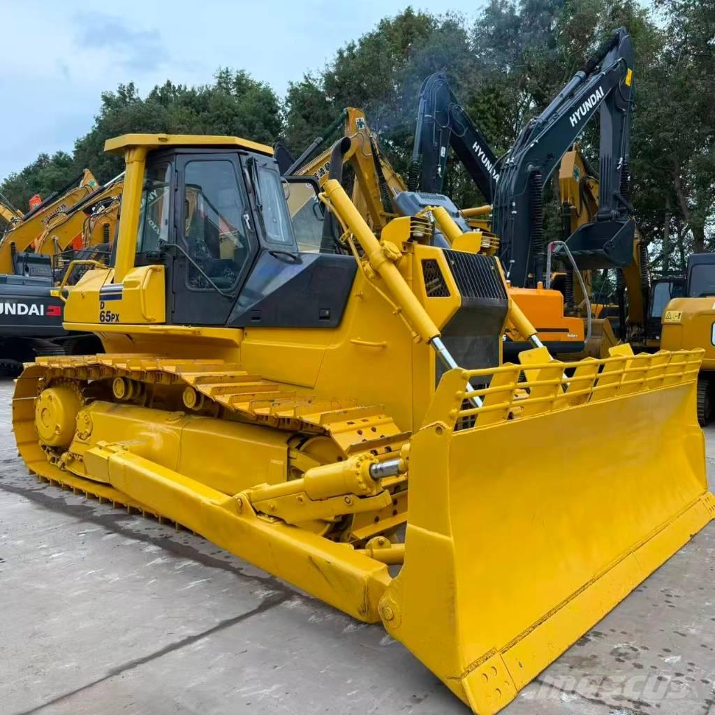 Komatsu D65PX-12E بلدوزرات مجنزرة