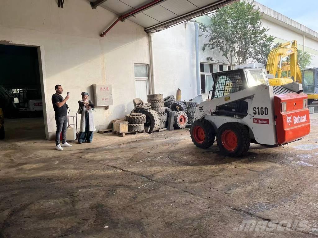 Bobcat S 160 لوادر انزلاقية التوجيه