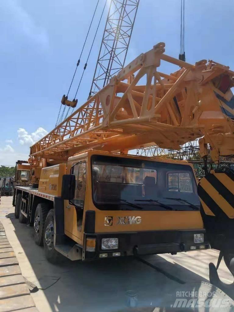 XCMG 50 رافعات مجنزرة