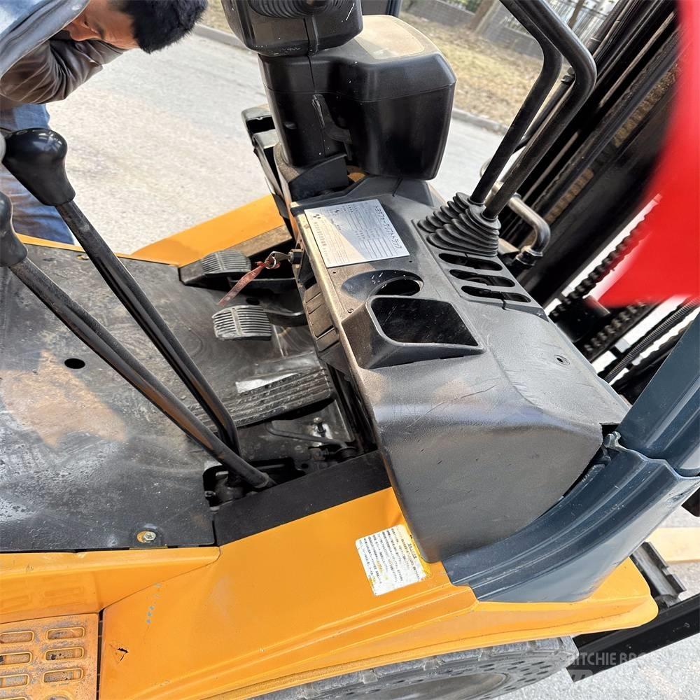 Toyota 62-7 FD N 30 شاحنات الديزل
