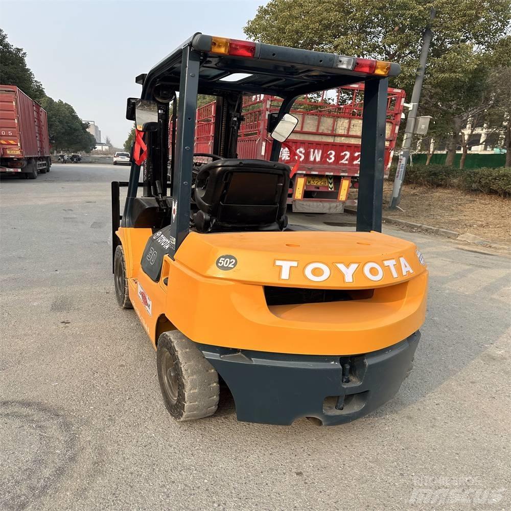 Toyota 62-7 FD N 30 شاحنات الديزل