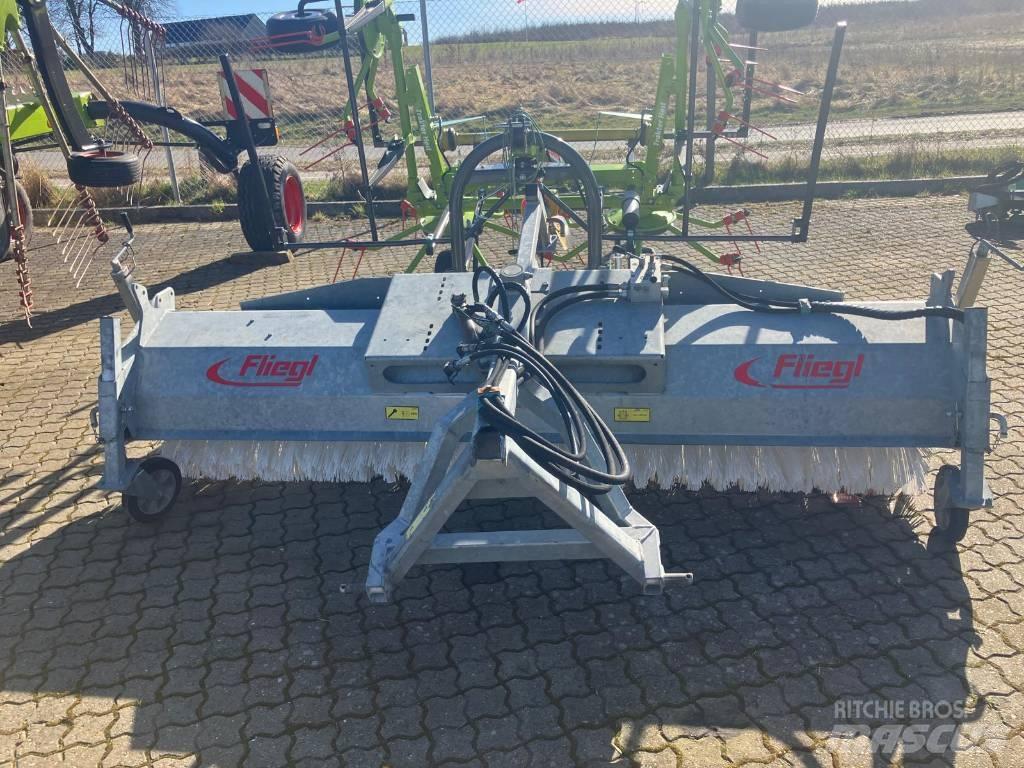 Fliegl Kost 2,8 m. ملحقات أخرى للجرارات