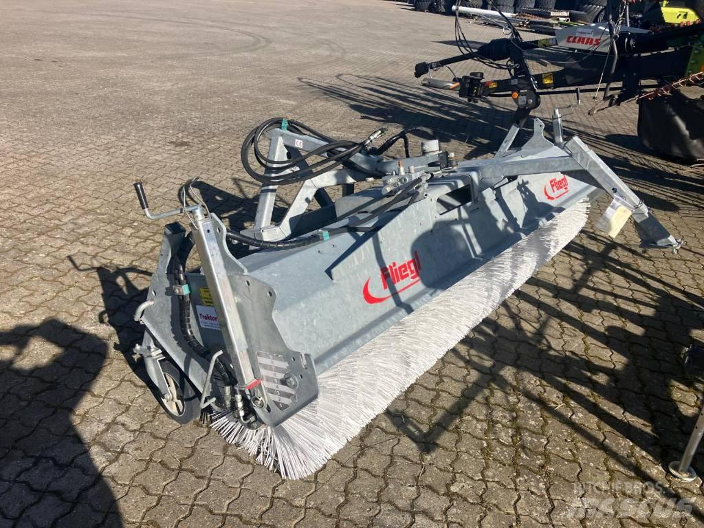 Fliegl Kost 2,8 m. ملحقات أخرى للجرارات