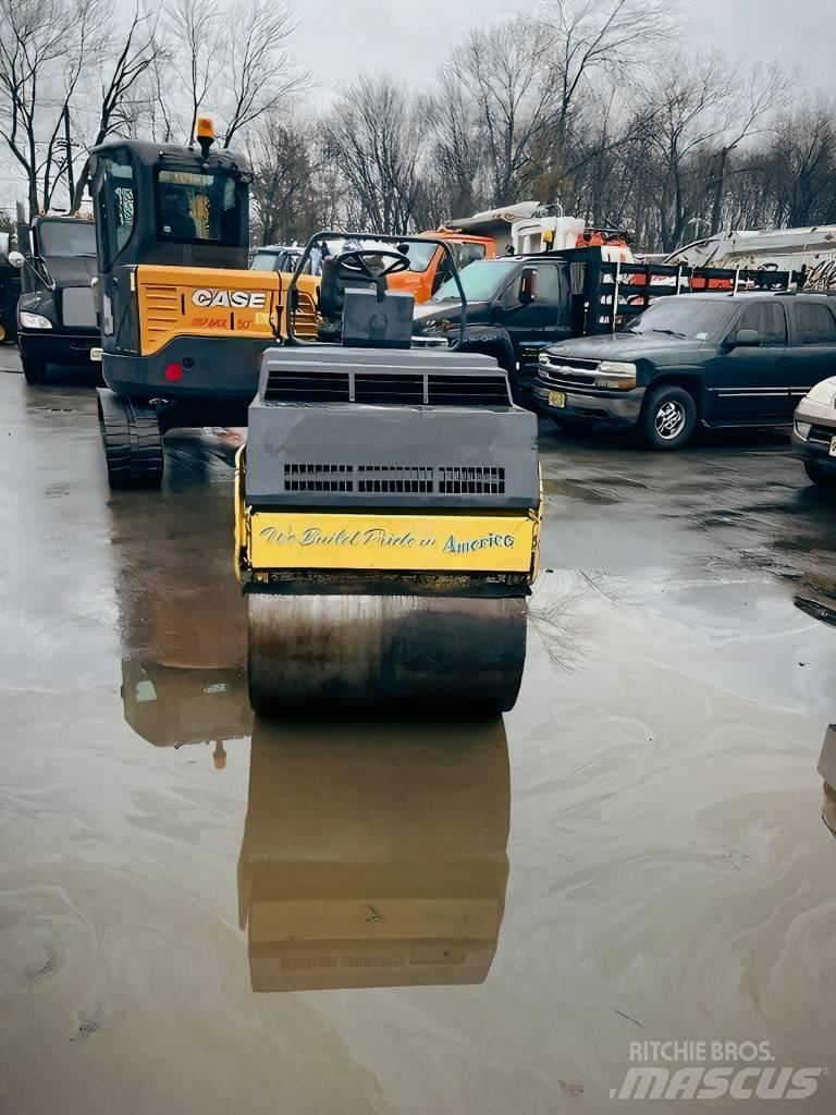Bomag BW 100 AD-3 مداحل ثنائية الاسطوانة