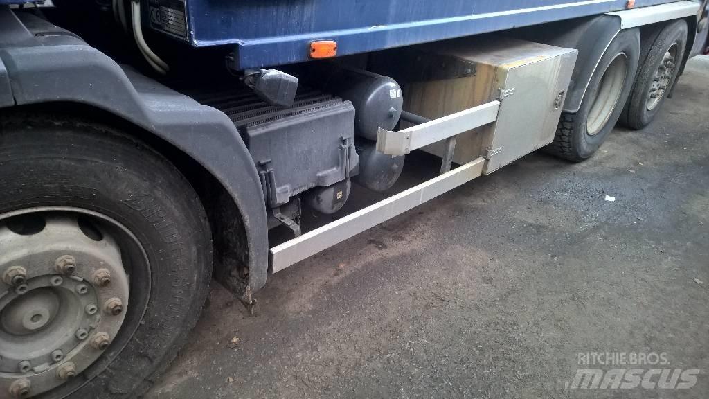 Scania P340 P 6x2 شاحنات بمقصورة وهيكل