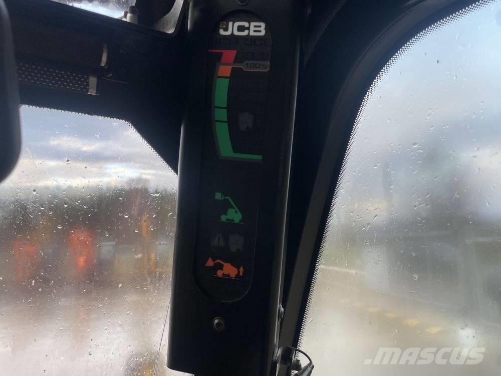 JCB TM 320 S معدات مناولة لأغراض الزراعة