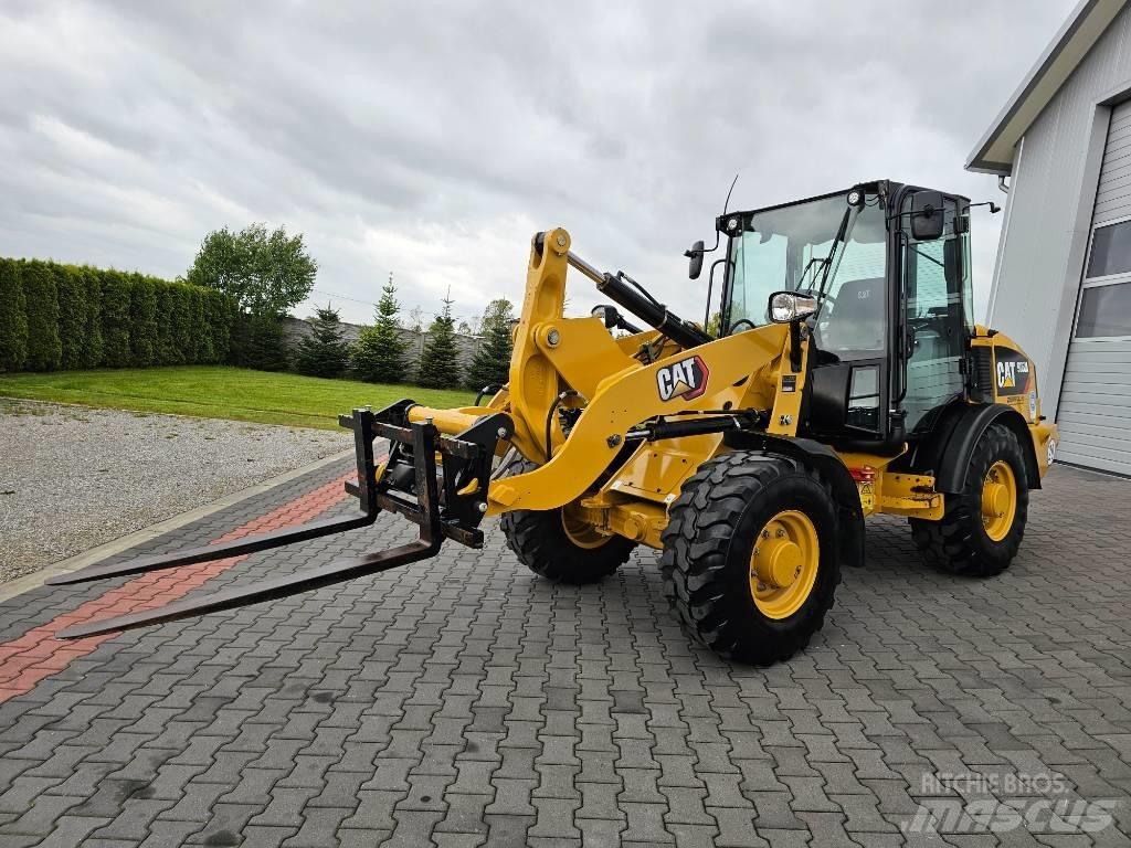 CAT 906 M لوادر بعجل