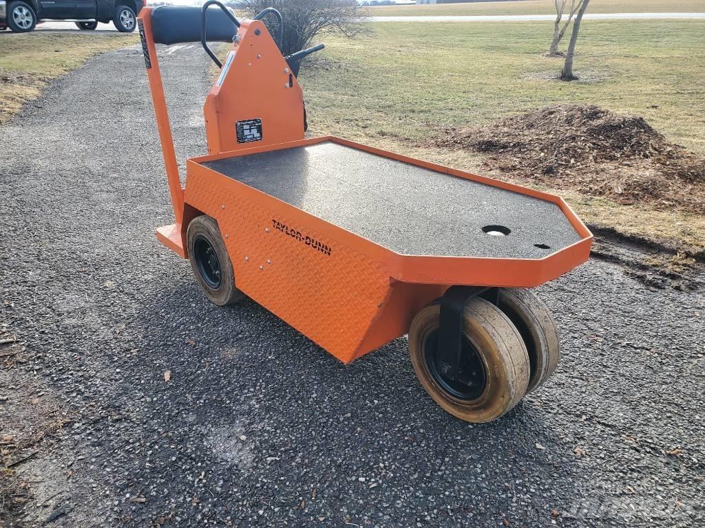 Taylor-Dunn SC100 شاحنة قاطرة