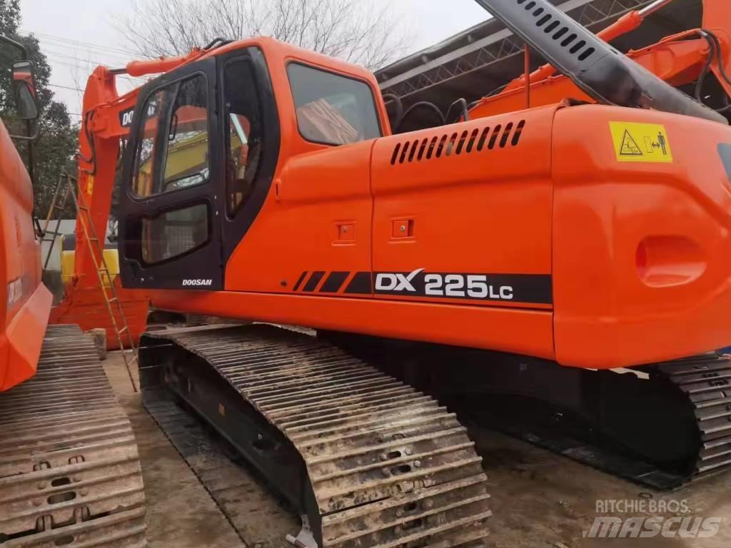 Doosan DX 225 LC حفارات زحافة