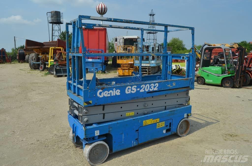 Genie GS 2032 رافعات مقصية الشكل