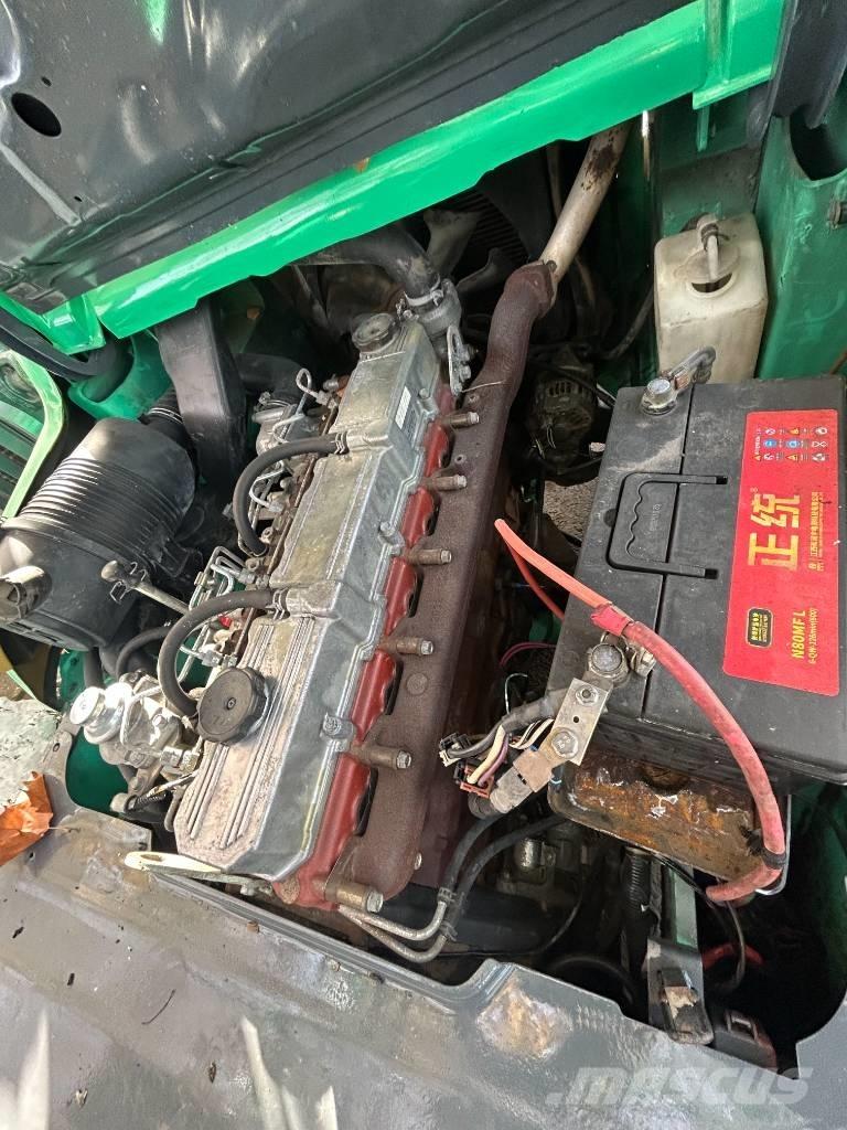 三菱叉车 2t شاحنات الديزل