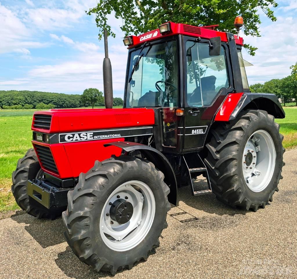 Case IH 845 xl الجرارات