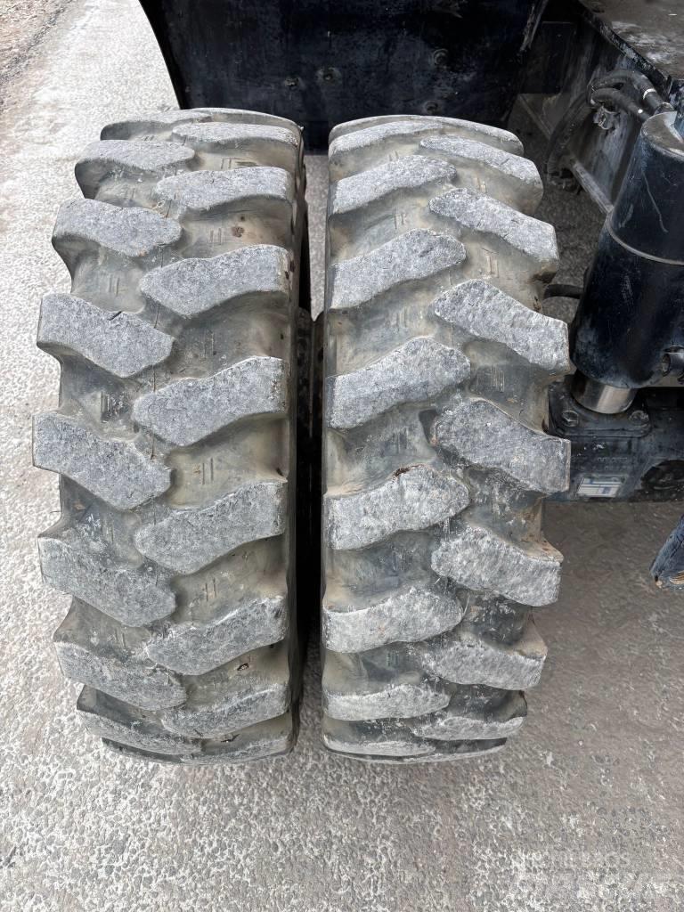 Hitachi ZX 140 W-5B حفارات بعجل