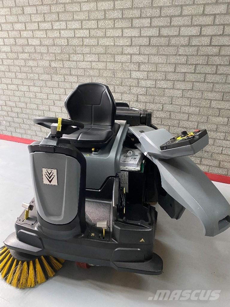 Kärcher KM 105/100 R كناسات